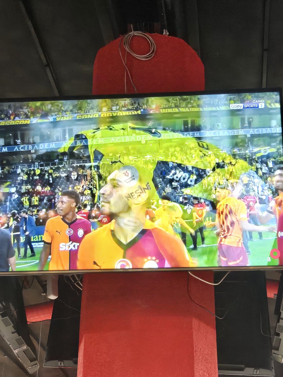 cimcimenage's tweet photo. Şişttt! Sessiz olun ASLANLAR geliyor 💛❤️ #Galatasaray https://t.co/IXAvTjfATo