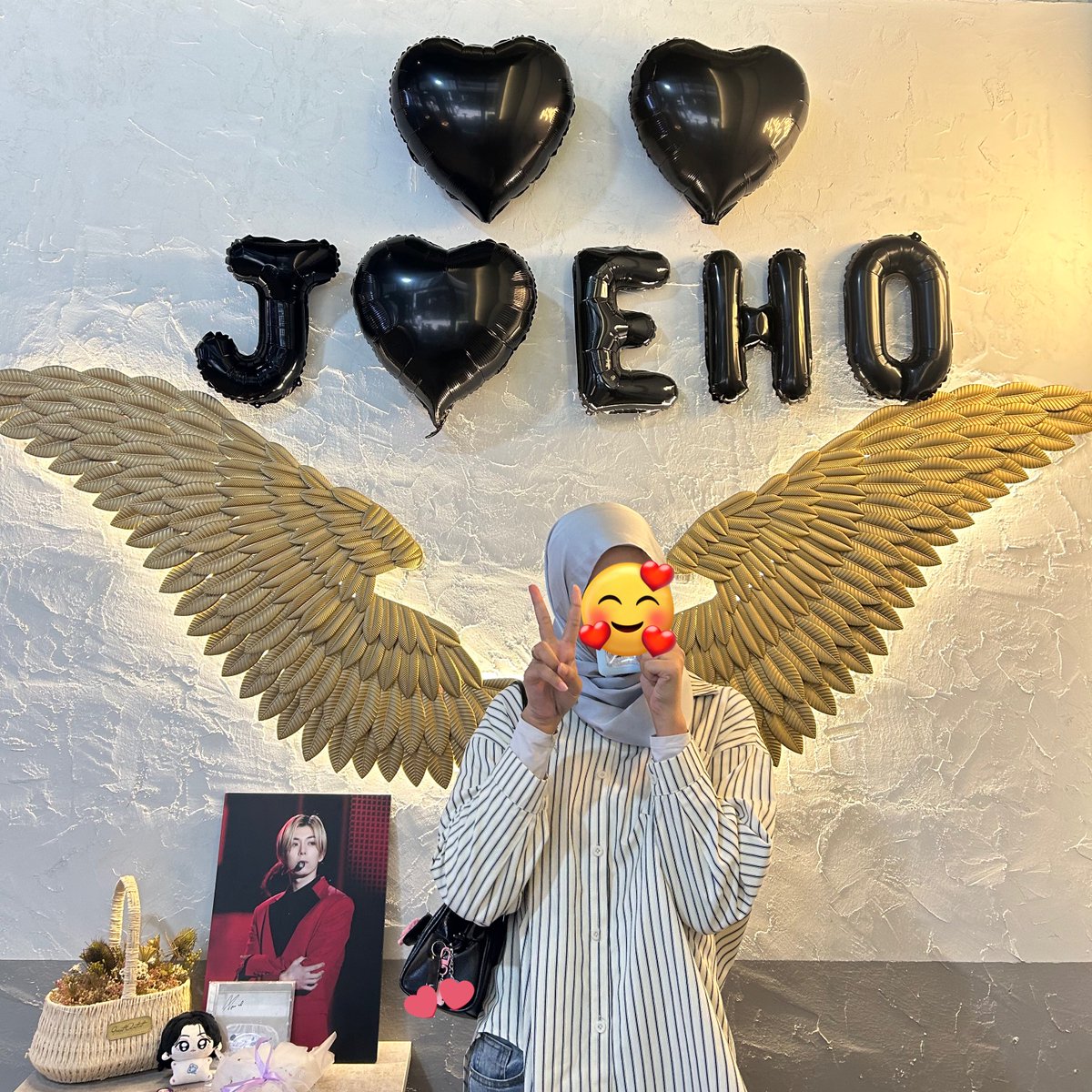 linobunnyteeth's tweet photo. back here at the same place celebrating my faves bday 💕

2022                                       2024 https://t.co/rrsfBM3Rqy
