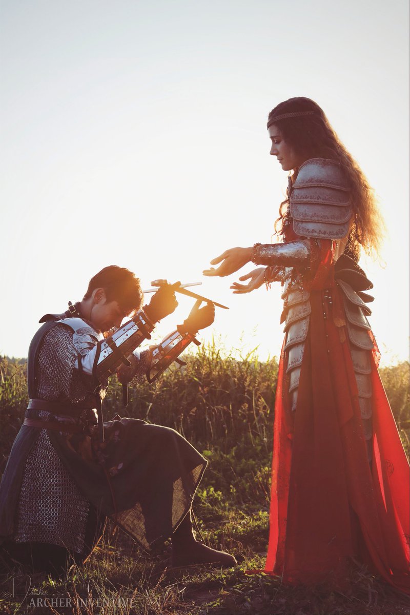 Some sword related content for your Saturday. ⚔️
Thank you to Liv. FH for capturing this moment, and to unicorn-shieldmaiden for running in armor so we could catch the last sun of the day.
I have the bestest of friends. ❤️