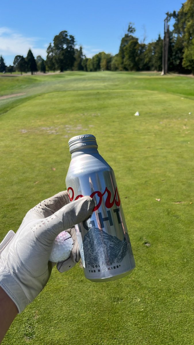 vi_mildred's tweet photo. Feels great to be back on the campus links. Cheers to everyone’s teams this weekends let’s play some ball https://t.co/hCJzeXg10A