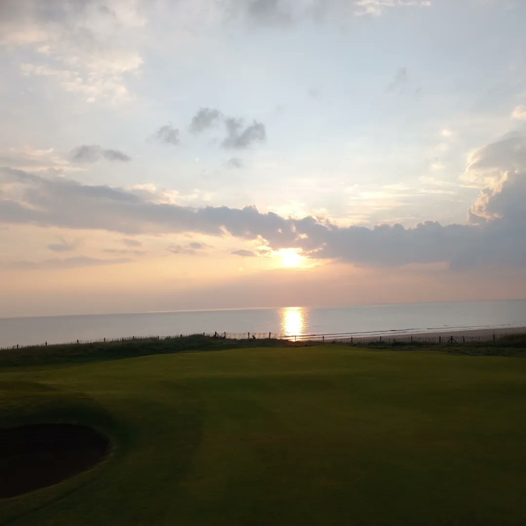 TedHigginsGolf's tweet photo. Sunset @Royal_Porthcawl Beautiful https://t.co/f9Gp37CZQa