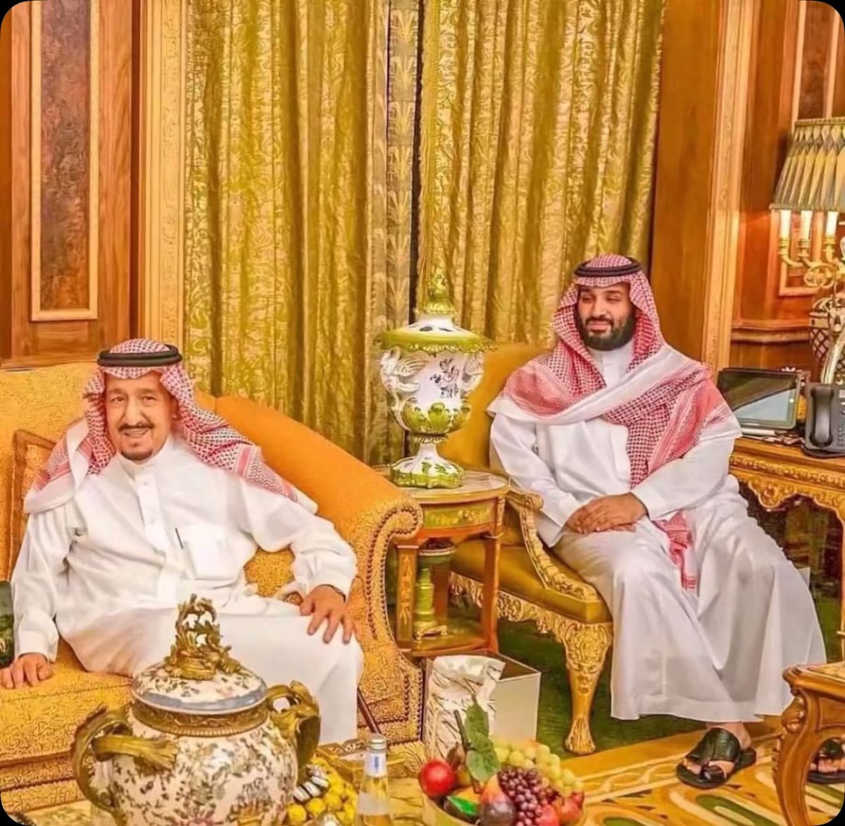 Fafa565's tweet photo. دام عزك ياوطن اللهم احفظ لنا قادتنا واطل اعمارهم في اتم صحه وعافيه 💚💚
#اليوم_الوطني_السعودي94 https://t.co/eCcepQKAY7