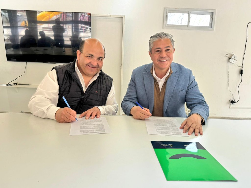 Rolo_Figueroa's tweet photo. EL PACTO DE GOBERNANZA NOS PERMITE TRABAJAR JUNTOS EN TERRITORIO

En #ButaRanquil dimos un paso más en este camino, comprometiéndonos con el intendente Pedro Cuyul a priorizar la construcción de 3.500 metros lineales de cordón cuneta para el Bulevar Jaime de Nevares y la calle Salvador Catalá.

Con el Pacto de Gobernanza asumimos el compromiso de trabajar de forma conjunta con todos los intendentes para hacer un uso eficiente de los recursos de los neuquinos y poder traducirlos en obras que mejoran la vida de la gente.