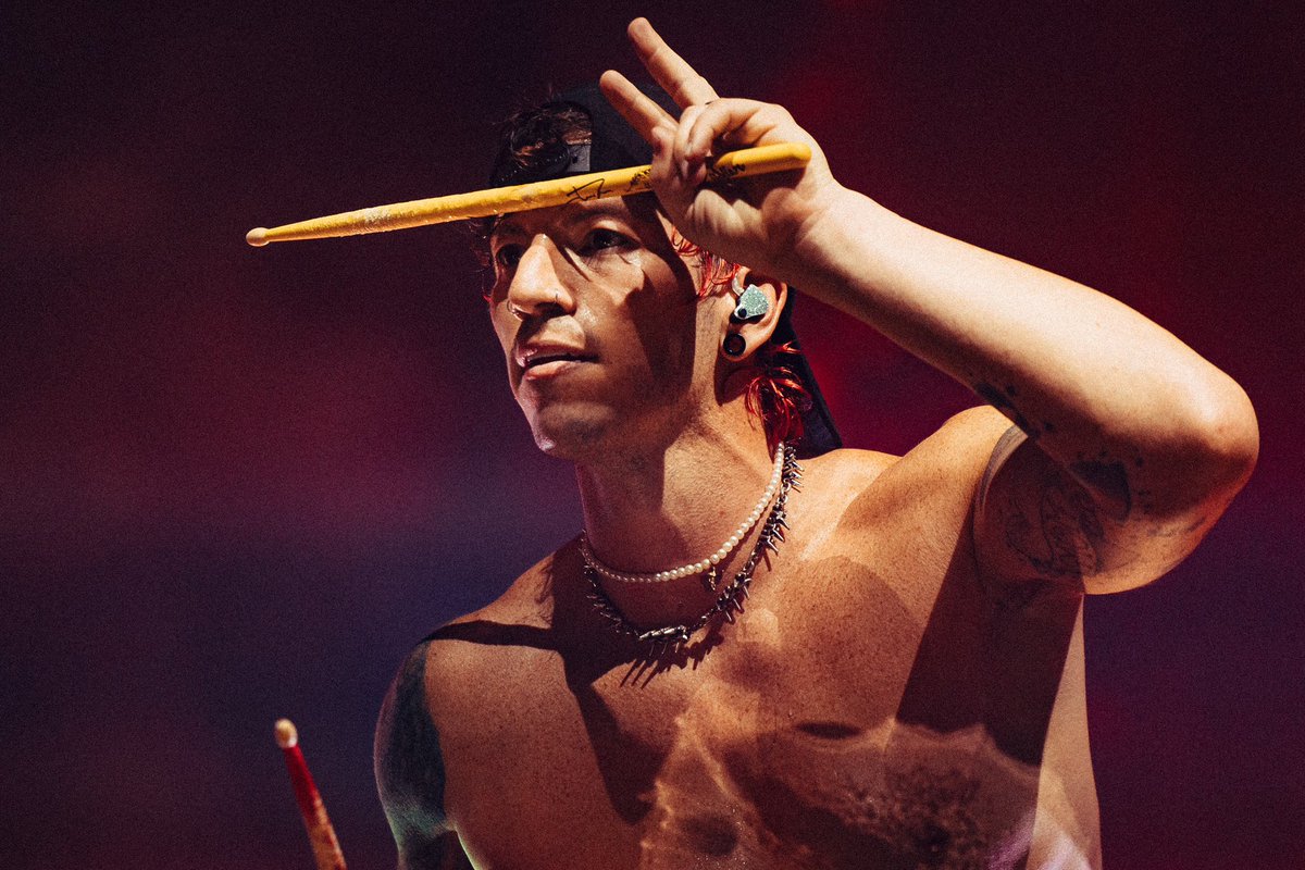 twenty one pilots tweet media
