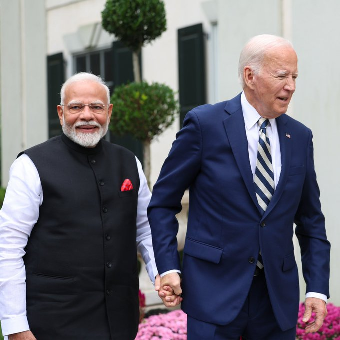 upuknews1's tweet photo. #BREAKING : PM Modi meets President Biden ahead of Quad summit.
#modiinus #ModiInUSA #ModiUSVisit #ModimeetsBiden #ModiBiden #USA #India #QuadSummit #QuadSummit2024 https://t.co/2NXagwh9xt