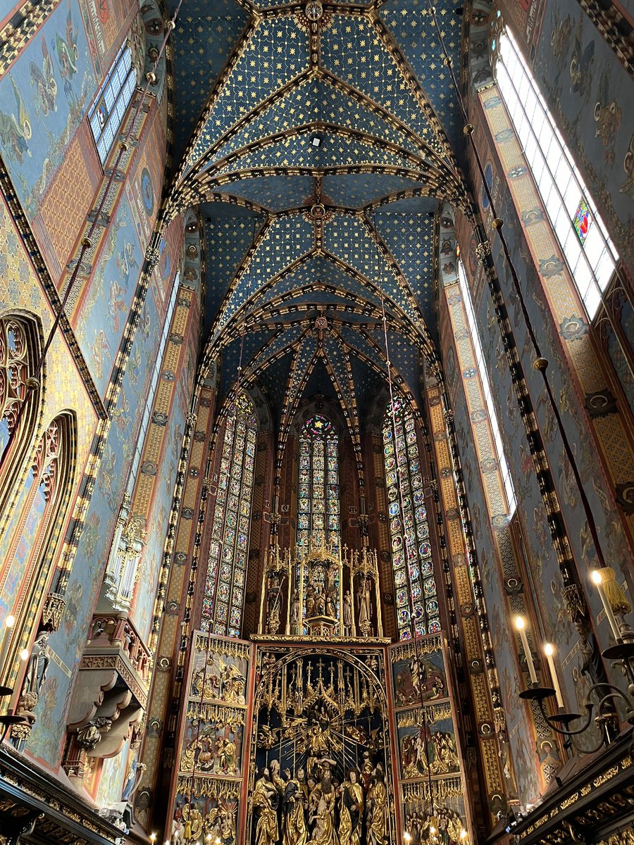 TMurtagh1963's tweet photo. @archi_tradition St Mary’s basilica in Kraków https://t.co/DgXydCMX70