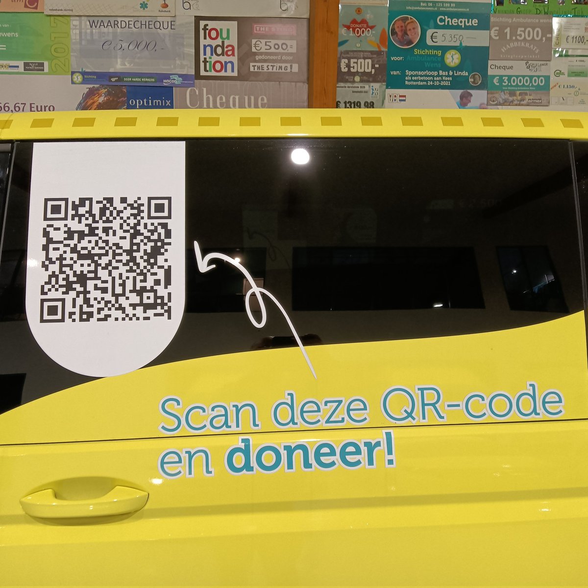 Wie wil er mee helpen om deze qr code van <a href="/StAmbulancewens/">St.Ambulance Wens</a> een virtueel rondje om de wereld te laten maken door een RT te doen .
1 klikkie en je doet al een tikkie en daarmee draag je  bij aan het kosteloos vervullen van een laatste  wens.
Dank je wel voor de moeite !
