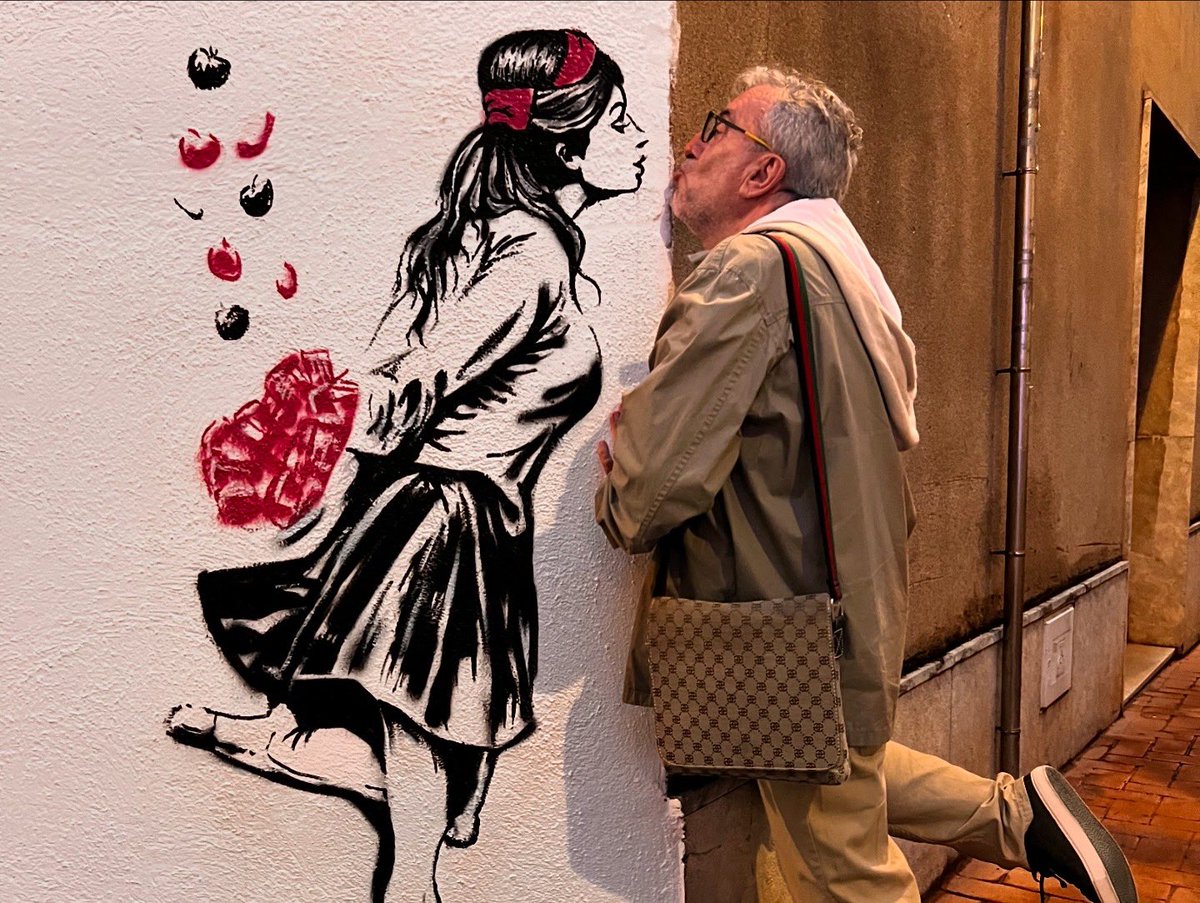 BisbalPenedes's tweet photo. GRAFFTECH FEST | Tot i la pluja☔️, el #GraffTechFest continua endavant.
✨Avui també hem estrenat algunes petites obres inspirades en l'art de Banksy fetes per l'artista Quini Art. Ja us hi heu fet fotos?
📲Si voleu, podeu usar l'etiqueta #ArtUrbàBisbal i ens hi podeu etiquetar😉 https://t.co/1oycPUa1oD