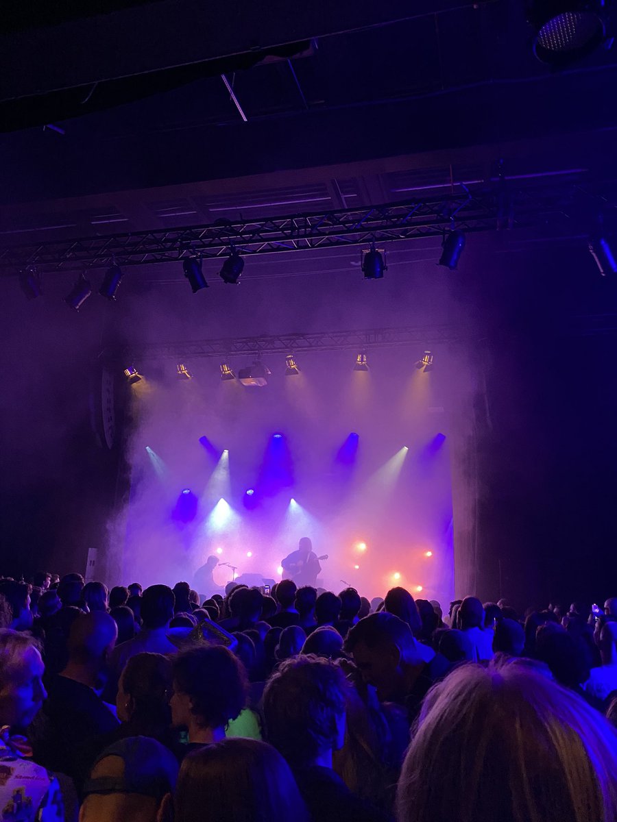 FIREengineer_'s tweet photo. Blev Ebbot som hemlig artist ikväll. Stol, gitarr, bra pipa och öl. Oerhört fint koncept med en hundring för en konsert med en hemlig artist.
#ebbot https://t.co/smAxjya4pP