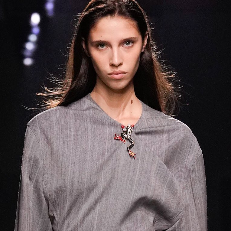 La Mode Unknown on X: 