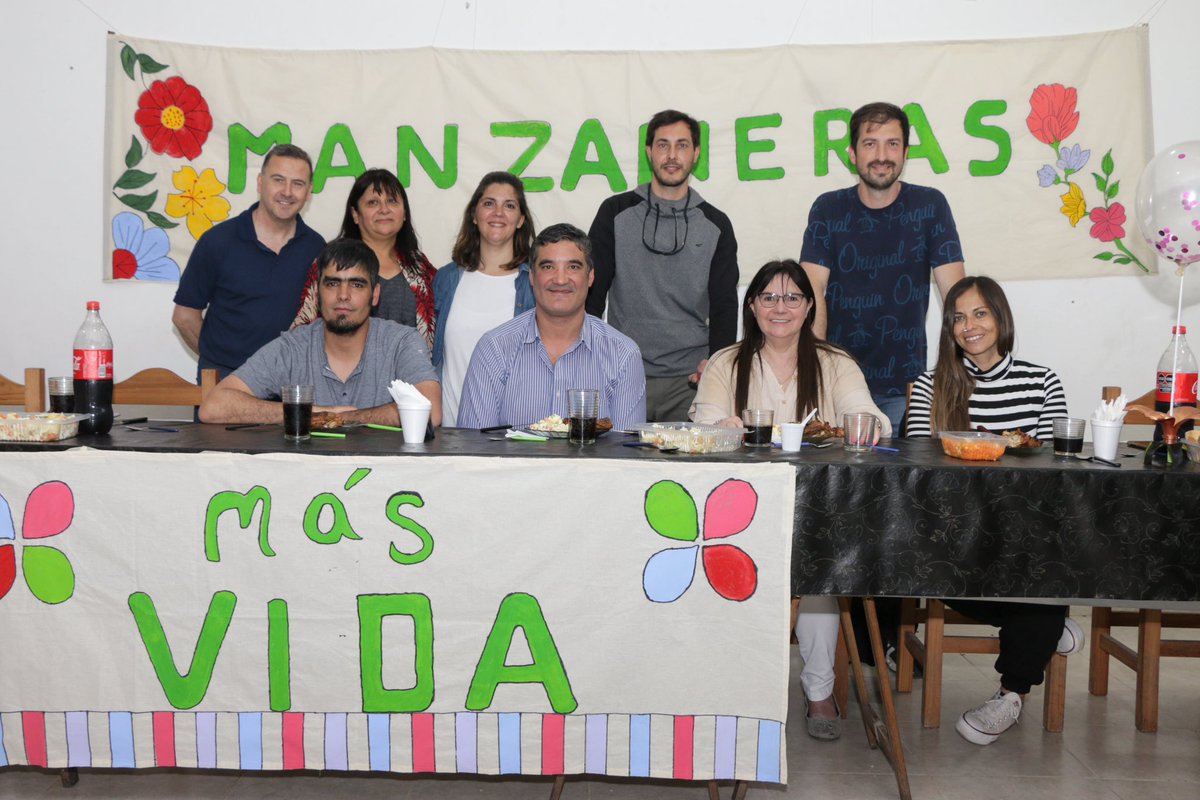 Agradecemos al Director Provincial de Seguridad Alimentaria del Ministerio de Desarrollo de la PBA, Nicolás Cuello, a la Sociedad de Fomento del Barrio los Pinos y su comisión y al equipo de la Secretaría de Desarrollo Social (…)