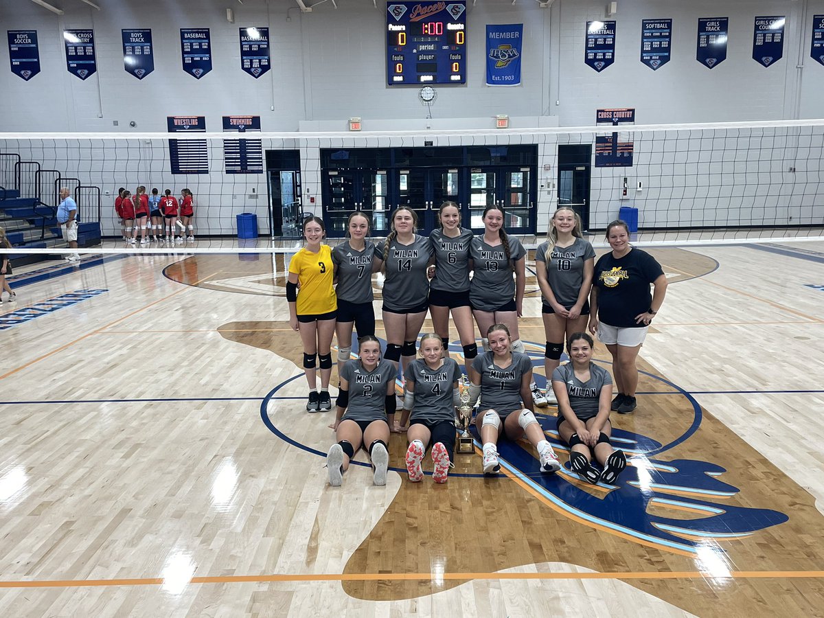 HSterwerf93's tweet photo. 8th grade volleyball team won the ORVC TOURNAMENT! They are back-to-back champs! 🏐🏆 #weRmilan @MilanAthletics @IndiansMilan @MilanSchoolCorp https://t.co/uvjjbhNQfG