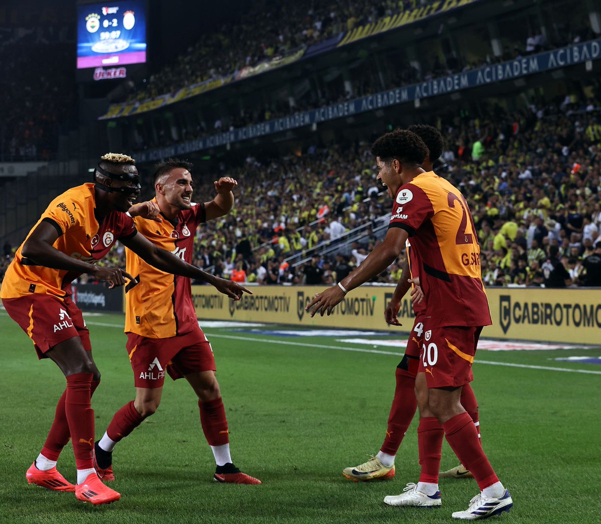Galatasaray's tweet photo. THIS TEAM, MAN. https://t.co/Vm9KnbXv6s