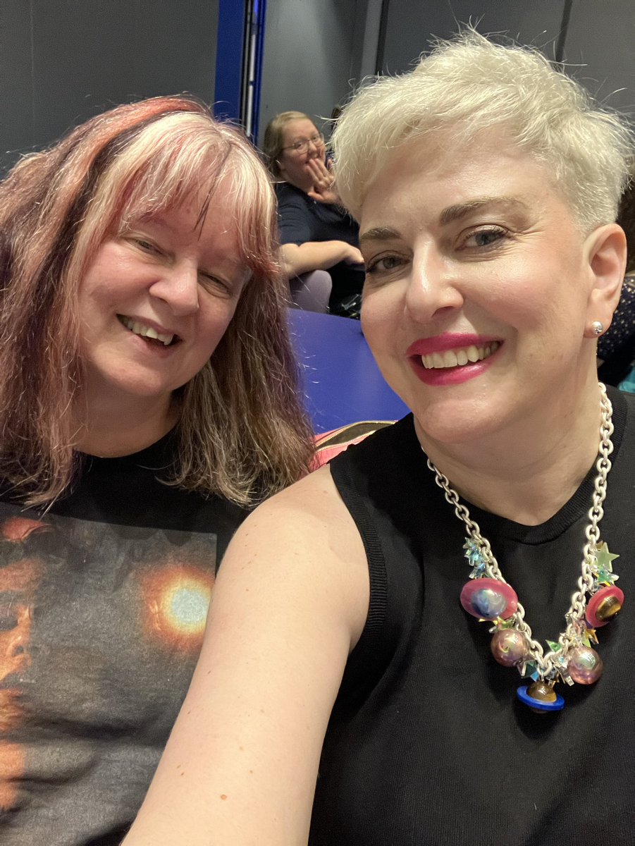 We are here to sing Neptune, but Saturn always attracts my attention these days because of <a href="/jeffsatur/">𝗝 𝗘 𝗙 𝗙 𝗦 𝗔 𝗧 𝗨 𝗥 (罗杰夫)</a> so I had to get a photo of my Jeff T-shirt with a <a href="/Geemanc68/">Ge🐝rgina Cr🐝sswell</a> necklace... and a <a href="/lizuardo1/">Elizabeth A</a> photobomb!
