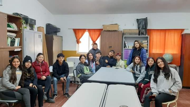 El Día del Estudiante recuerda las luchas por la educación pública y los derechos adquiridos. Hoy, es vital mantenernos unidos para que las políticas públicas sigan garantizando un futuro con más oportunidades. La educación nos empodera; sigamos defendiendo lo que hemos logrado.