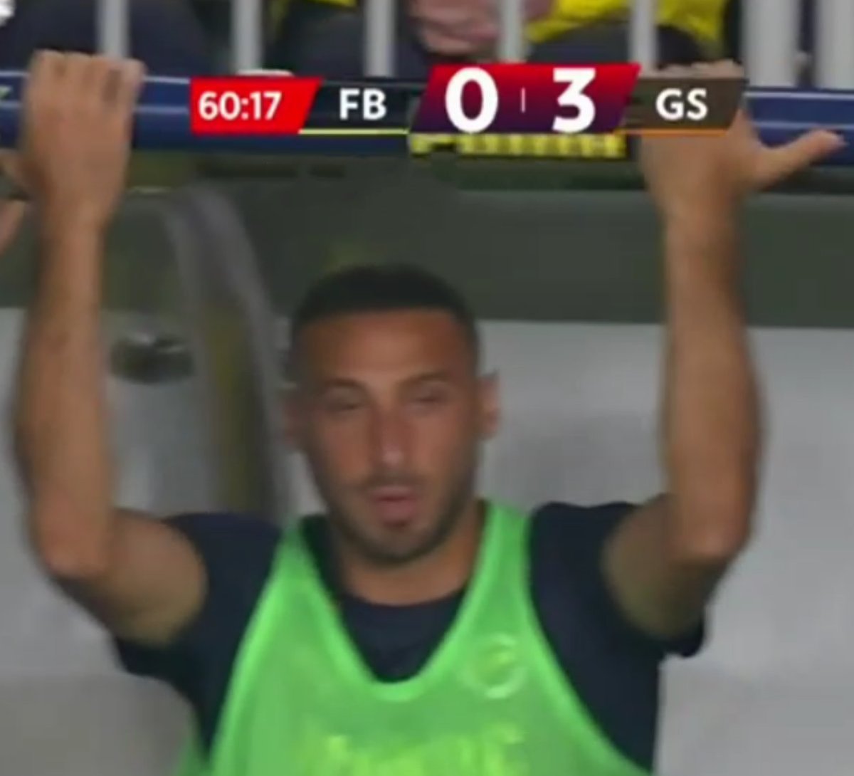 camiasız kaldın
sahip çıkarız dediler 
takım 3-0 geride son tercih bile değilsin.
öyle kalbinin üstüne fb etiketlemekle olmaz bu işler prenses.

ilerde ismini bile kimse hatırlamayacak. köpek gibi pişman olacaksın bu günler için