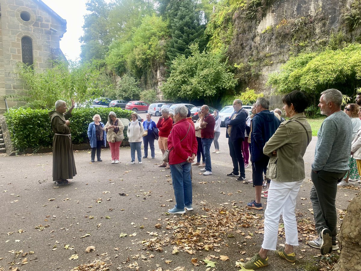 lyceebahuet's tweet photo. @lyceebahuet Vous avez été nombreux à vous déplacer pour la visite guidée du site de Saint-Antoine et du Lycée Bahuet réalisée par les frères et les étudiants de BTS Tourisme. 
Ils vous attendent également demain, dimanche, pour une nouvelle visite guidée à 14h30… https://t.co/0tSDjgFkzv