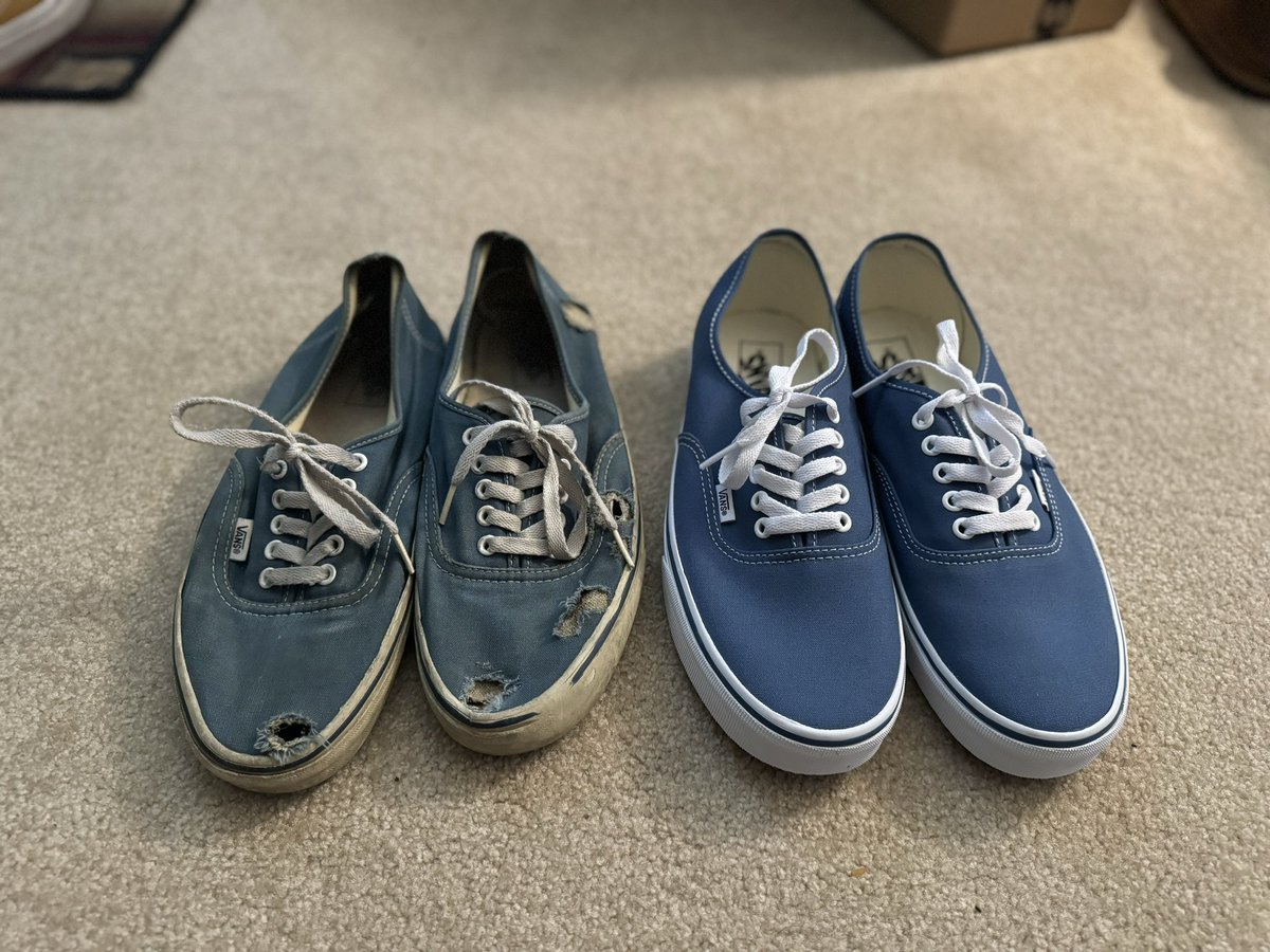 epicbadger_'s tweet photo. @Vans What you making shoes with such longevity for🤙🏻
Left is from 2007😮‍💨 https://t.co/1xJCnnuGOH