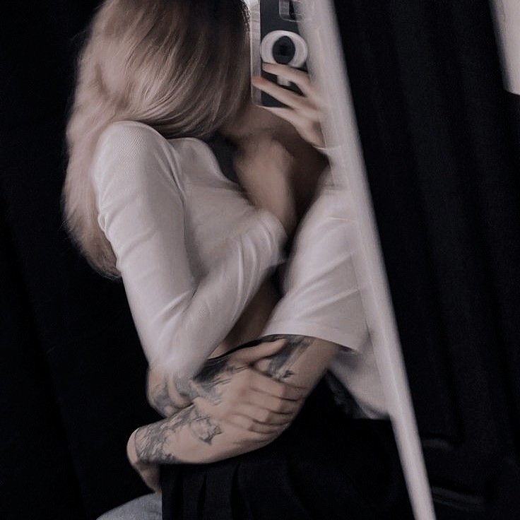 _draaaama_'s tweet photo. „Jeszcze parę tygodni temu wyśmiałabym dzisiejszą Beccę. Powiedziałabym, że upadła na głowę. Ale teraz...

Teraz jest inaczej.

Dzisiejsza Becca zamierza zaufać chłopakowi poznanemu w internecie miesiące temu.”

#uncovermeLS https://t.co/jno22crbpj