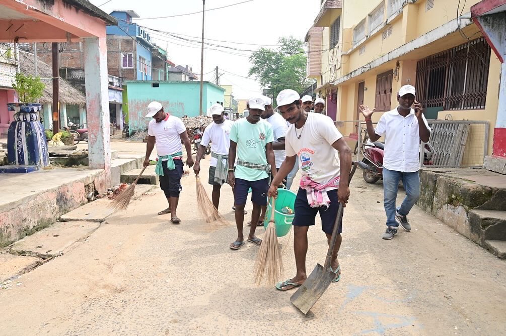 Door to door awareness regarding Swachhata Under Swachhata hi seva, campaign.
Regards 
NAC Banki. #shs2024 #swachhatahiseva #swachhatahiseva2024 #swabhavswachhta
#sanskaarswachhata #specialcampaign #swachhbharat #garbagefreeindia #swachchtapledge #swachhatacampaign