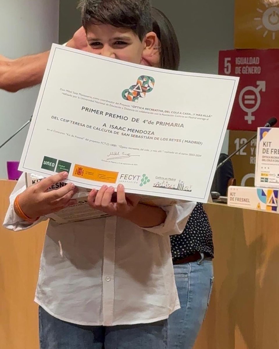 Orgullosos de nuestro alumno de 5º que ha obtenido el primer premio en el proyecto de óptica recreativa que la fundación Colarte junto a la UNED promueven y en el que participaron el curso pasado los alumnos y alumnas de 4º de primaria. Enhorabuena!!!