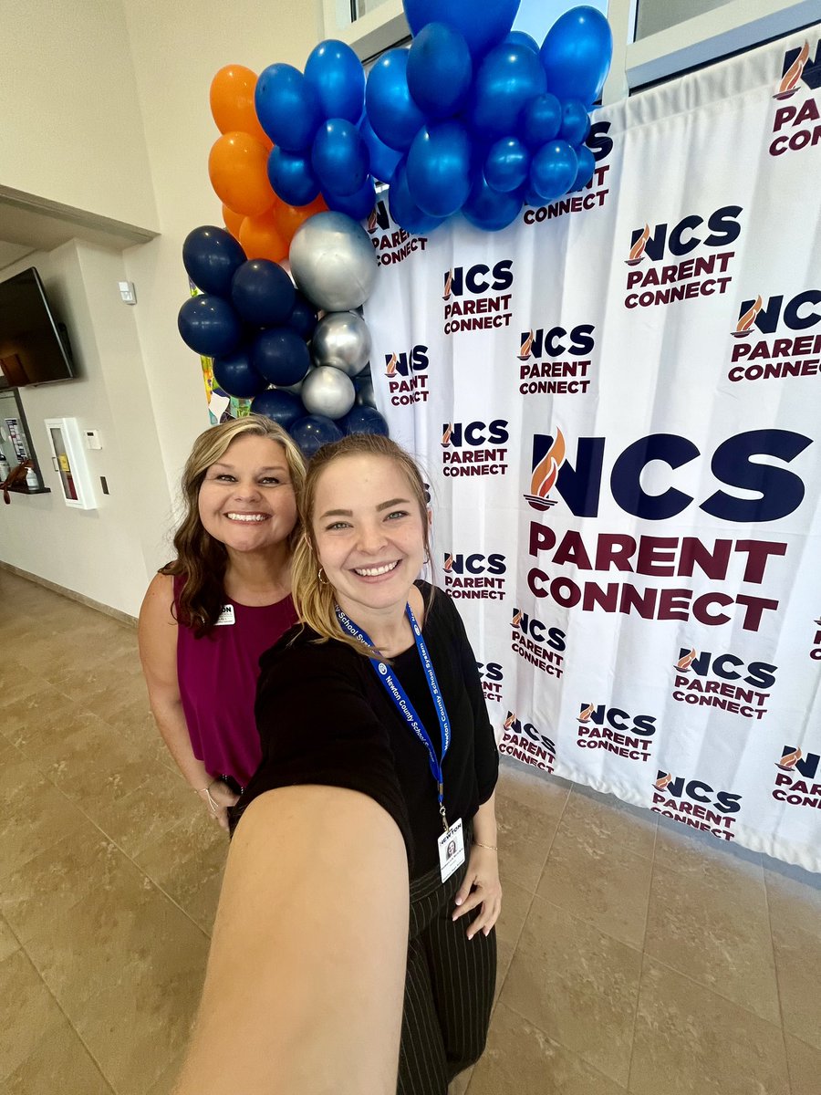 What an amazing morning! <a href="/shebriej/">She' Jones</a> hosted the first Annual Parent Connect LIVE! Books, vendors, sessions, snacks and more made this event tailored just for parents the perfect way to start Saturday 🙌🏽👏🏽 #ParentConnect #E3 #ITMS