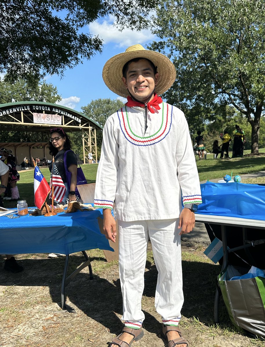 At #GreenvilleNC showing with pride my country #Honduras. MOSAIC Multicultural Art Festival. Thank you <a href="/GreenvilleNC/">City of Greenville, NC - Government</a> for this opportunity! <a href="/ParticipateLrng/">Participate Learning</a> #UnitingOurWorld