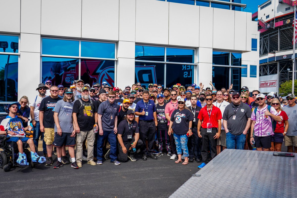 REPOST if you’re in this photo. 🏁👀

<a href="/bobpockrass/">Bob Pockrass</a> | #BassProNightRace