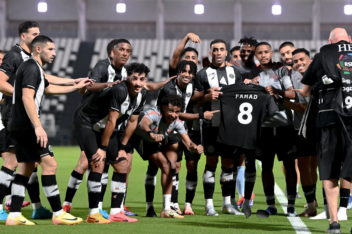 Hamedallah_9's tweet photo. الحمدلله على الفوز و القادم أفضل 🖤🤍 
( فهد ❤️ ) https://t.co/ZmmQPO9dWB