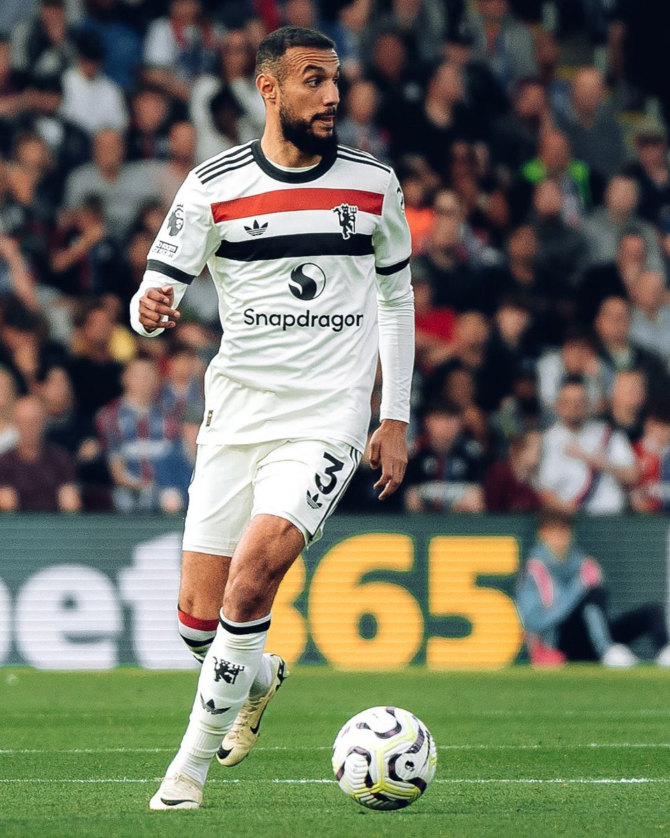 🇲🇦 Nousssair Mazraoui vs Crystal Palace : 

◉ 3 dribbles réussis 🥇
◉ 15 passes dans le dernier tiers🥇
◉ 13 actions défensives🥇
◉ 10 duels gagnés🥇
◉ 7 récupérations🥉 
◉ 2 tacles réussis🥉

Le meilleur mancunien du début de saison 🔴?