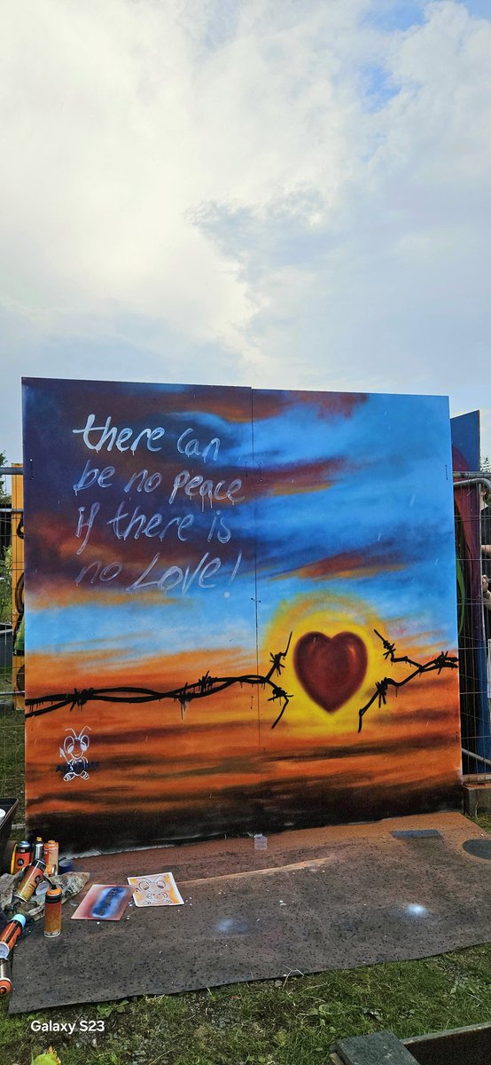 ArtofTonyNero's tweet photo. Did this one at the Angry Pencil paint jam today at WestRaven Community Cafe and Garden
Had a great time jammin with a bunch of creative friends #noroomforracism ...there can be no peace if there is no love π¨ππΎ #artyantz https://t.co/2F7YeOKOgt