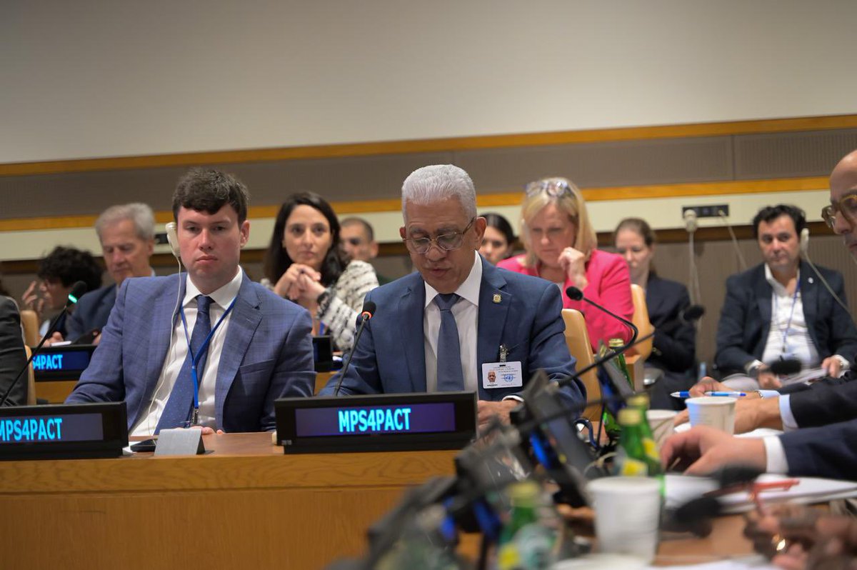 ricardodlsanto3's tweet photo. Propusimos, ante la @ONU_es, un Pacto Global Parlamentario para la Transición Energética y el Cambio Climático, con el objetivo de garantizar un futuro sostenible para nuestras naciones. 

Este pacto busca equilibrar el crecimiento económico con la conservación del medio ambiente, promoviendo una acción coordinada y audaz en temas clave como el manejo de recursos naturales, la transición energética, y la mitigación del impacto climático.