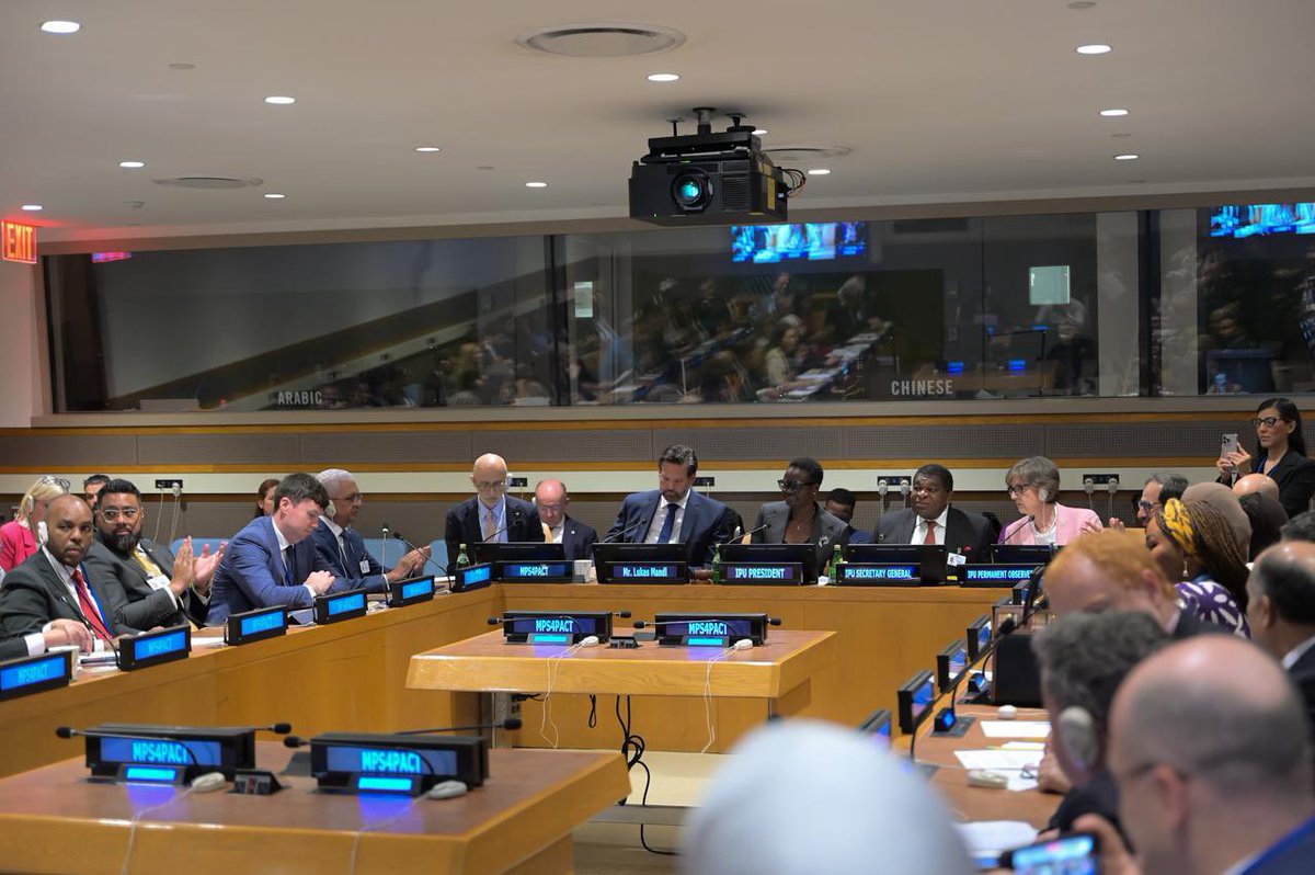 ricardodlsanto3's tweet photo. Propusimos, ante la @ONU_es, un Pacto Global Parlamentario para la Transición Energética y el Cambio Climático, con el objetivo de garantizar un futuro sostenible para nuestras naciones. 

Este pacto busca equilibrar el crecimiento económico con la conservación del medio ambiente, promoviendo una acción coordinada y audaz en temas clave como el manejo de recursos naturales, la transición energética, y la mitigación del impacto climático.