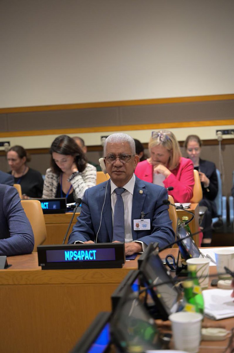 ricardodlsanto3's tweet photo. Propusimos, ante la @ONU_es, un Pacto Global Parlamentario para la Transición Energética y el Cambio Climático, con el objetivo de garantizar un futuro sostenible para nuestras naciones. 

Este pacto busca equilibrar el crecimiento económico con la conservación del medio ambiente, promoviendo una acción coordinada y audaz en temas clave como el manejo de recursos naturales, la transición energética, y la mitigación del impacto climático.