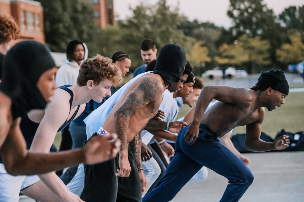 Scenes from the mile run this morning. Our top finishers per group below.

Guards, Jalen Sullinger - 5:13
Wings, Derrick Lee Jr. - 5:20
Bigs, Drew Huffman - 5:30

#Team109 x #GoFlashes ⚡️