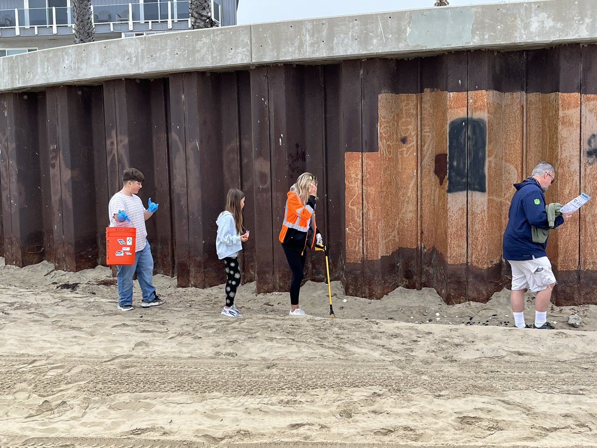CaltransD5's tweet photo. A successful #CleanCA event this morning at Pismo Beach Pier in San Luis Obispo County with @CaltransD5 staff and #ECOSLO as part of #CoastalCleanupDay
Many gathered to pick up litter and debris near our waterways.
@CaltransHQ #CleanWaterCA https://t.co/qiyekoyYuP