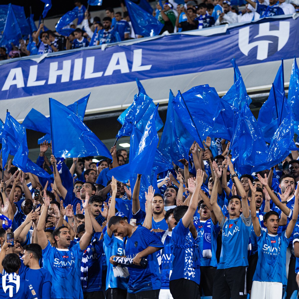 Alhilal_EN's tweet photo. Always cheering us to the end 💙 https://t.co/w9SuYgc0xd
