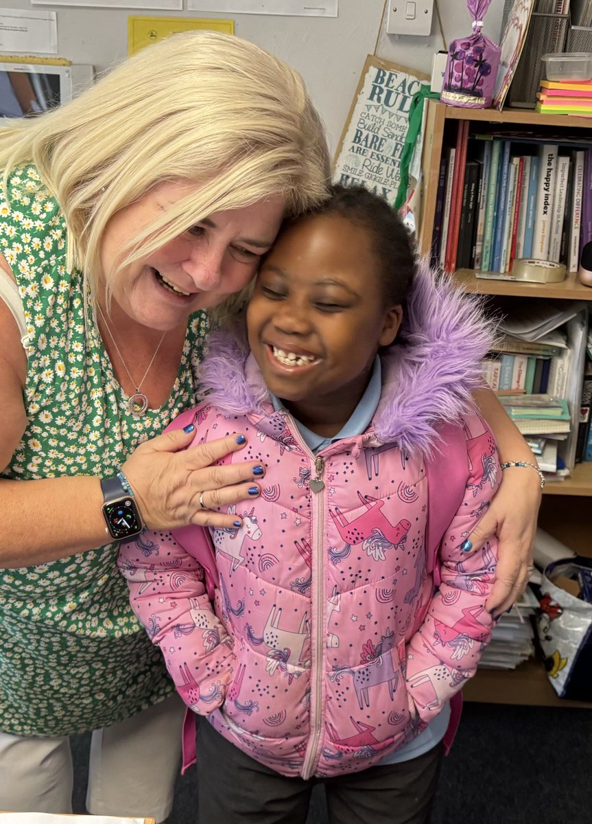 jackiemaciver's tweet photo. I love when former pupils come back to visit 💕 https://t.co/K39pP2xAWK