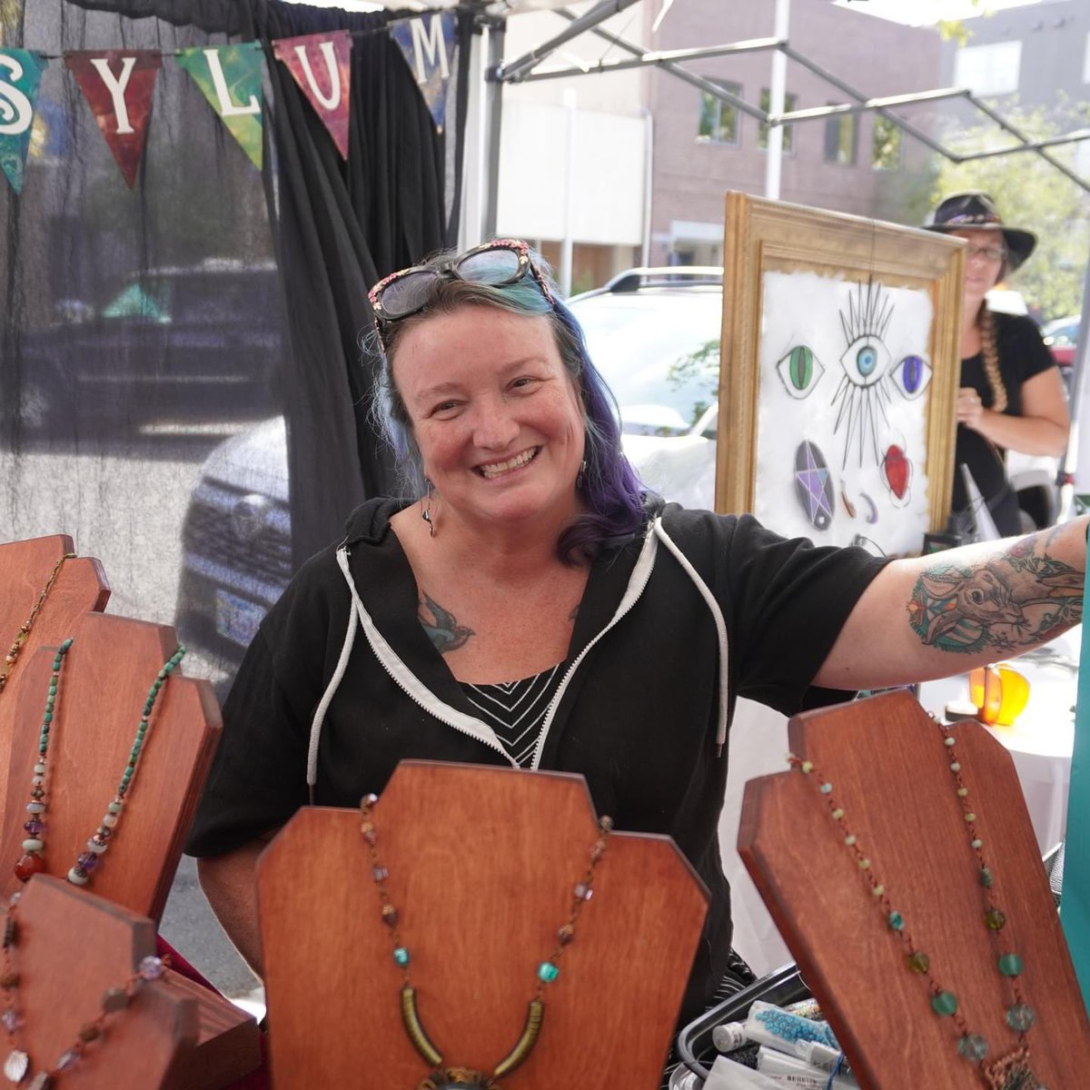 SaturdayMarket's tweet image. Looking for a sparkling new piece for that special someone? Go to booth #372 and see Angela with Sunny Asylum Designs and get just what you need!
etsy.com/shop/sunnyasyl…

#Jewelry #Earrings #funcolors #necklaces #bracelets #handmadejewelry #funjewelry #eugenesaturdaymarket