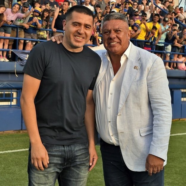 Boca terminó el primer tiempo con Rojo, Advincula, Merentiel y Lema jugando gratis, pegaron tres patadas de amarilla cada uno y el arbitro no cobró NADA, dejó seguir.

Pero ojo, para amonestar a Gattoni a los diez segundos ahí si son estrictos.

DAN ASCO, CORRUPTOS <a href="/tapiachiqui/">Chiqui Tapia</a>