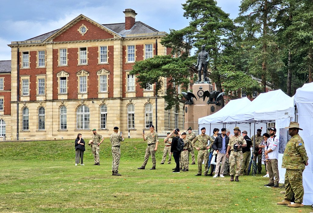 AUADRT's tweet image. Helping @BritishArmy with recruiting, #STEM engagement and #DroneRacing education at @RMASandhurst today with @ArmyDroneRacing. Such great racing in these historic grounds!
#SendIt!!!
@ChiefAusArmy @ArmyCGS @SEAC_ADF
