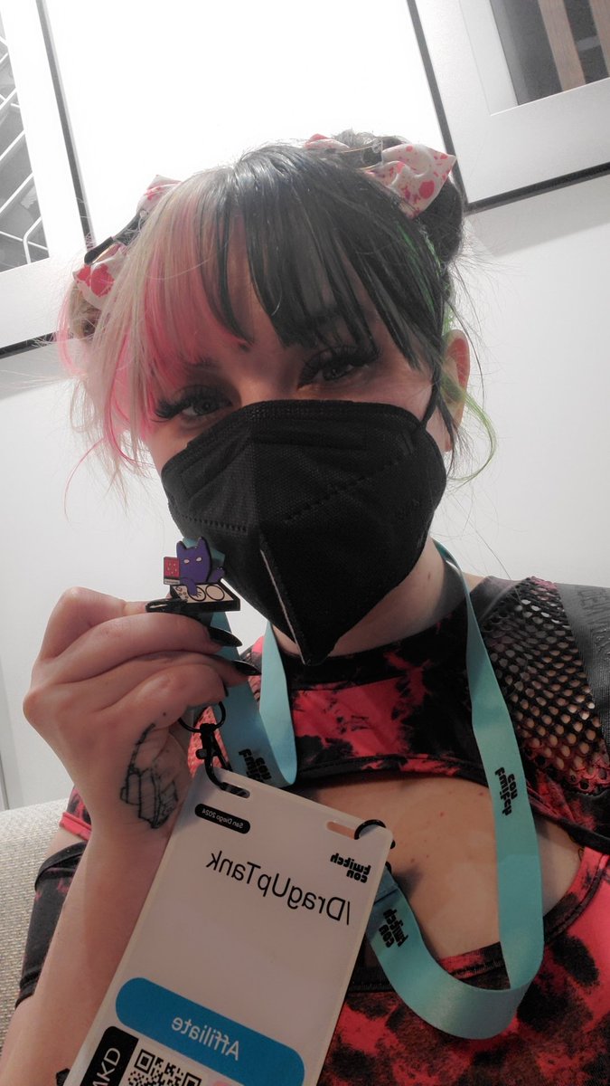 DragUpTank's tweet photo. Twitchcon is such a blast! I got this super cute pin from Xsolla!
#XsollaAble #LightstreamAble https://t.co/cfPm5fxHEO