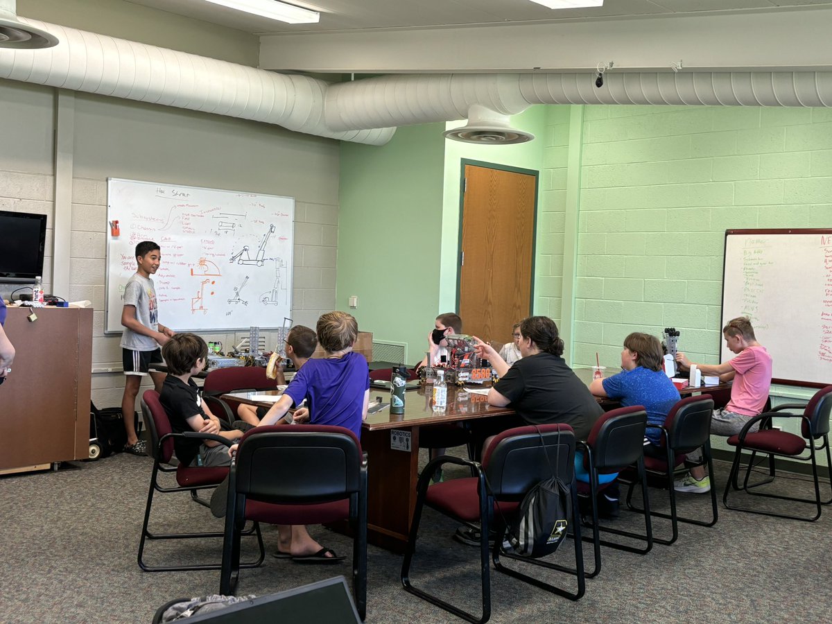 CyberOakview's tweet image. Just some Saturday robotics fun, with coding, CAD, building, and more! These kids are committed to #ftcrobotics #intothedeep #ftcchallenge