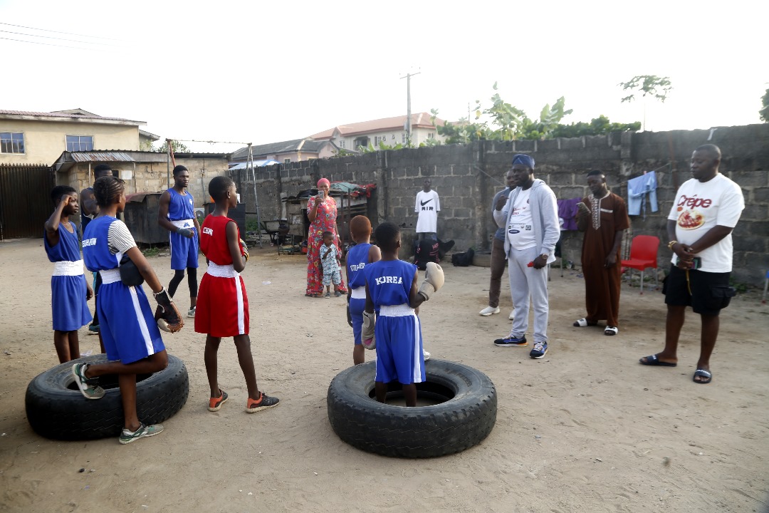 That’s why we’ve launched the #1MillionGlovesCampaign to raise 1 million gloves and reach 1 million kids across Africa.

Yesterday, we visited @lionstarboxingclub26, one of the communities in Lagos State, Nigeria. 

We need your help.