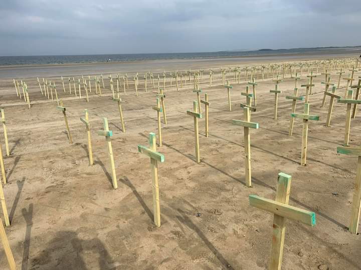 niporwifi's tweet photo. Hoy se ha celebrado un acto en la playa de Streedagh en Sligo (Irlanda) para conmemorar a los fallecidos de tres navíos españoles que pertenecían a la Armada Invencible, y que murieron el 21 de septiembre de 1588. Los naufragios provocaron la pérdida de más de 1.100 españoles, hoy se han colocado cruces en la playa por cada víctima de aquel día.
https://t.co/e2qB4YJWgu