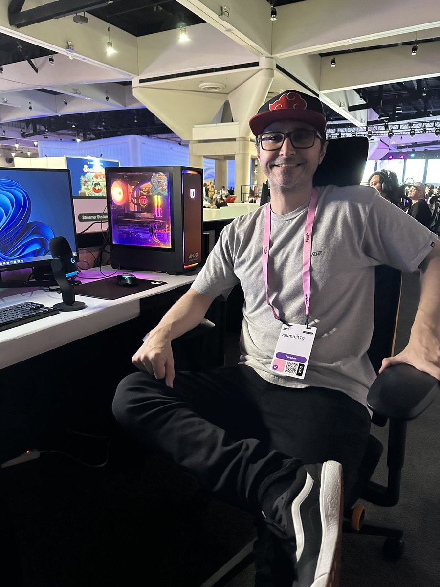 summit1g's tweet image. Change of plans. I’m at Twitchcon. I’m actually gonna be going live within the hour to do some stuff.