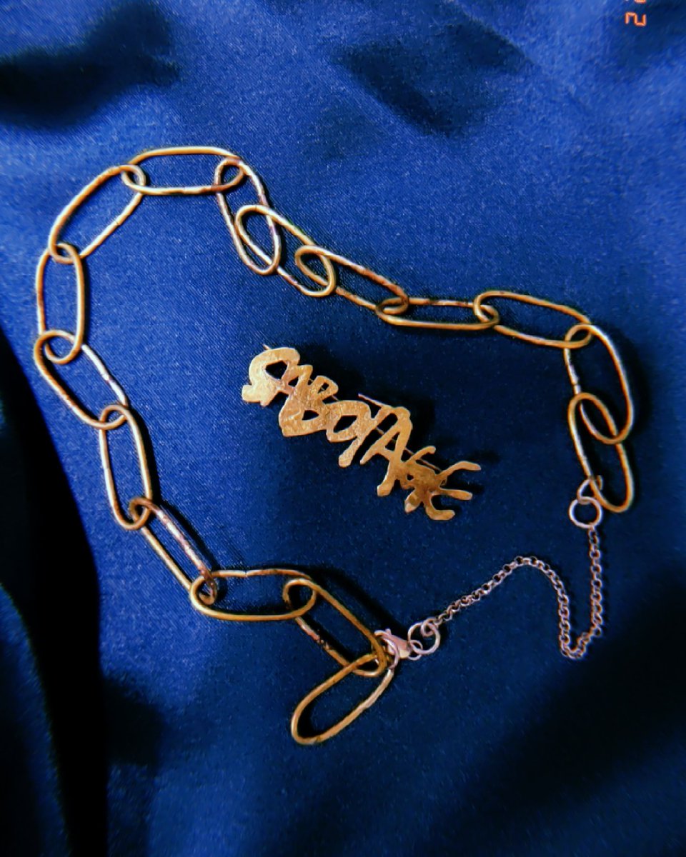 och_natsume's tweet photo. Not every inch is perfect but i like that the idea of brooch + necklace is possible 😤 https://t.co/kHiUfwP0XA