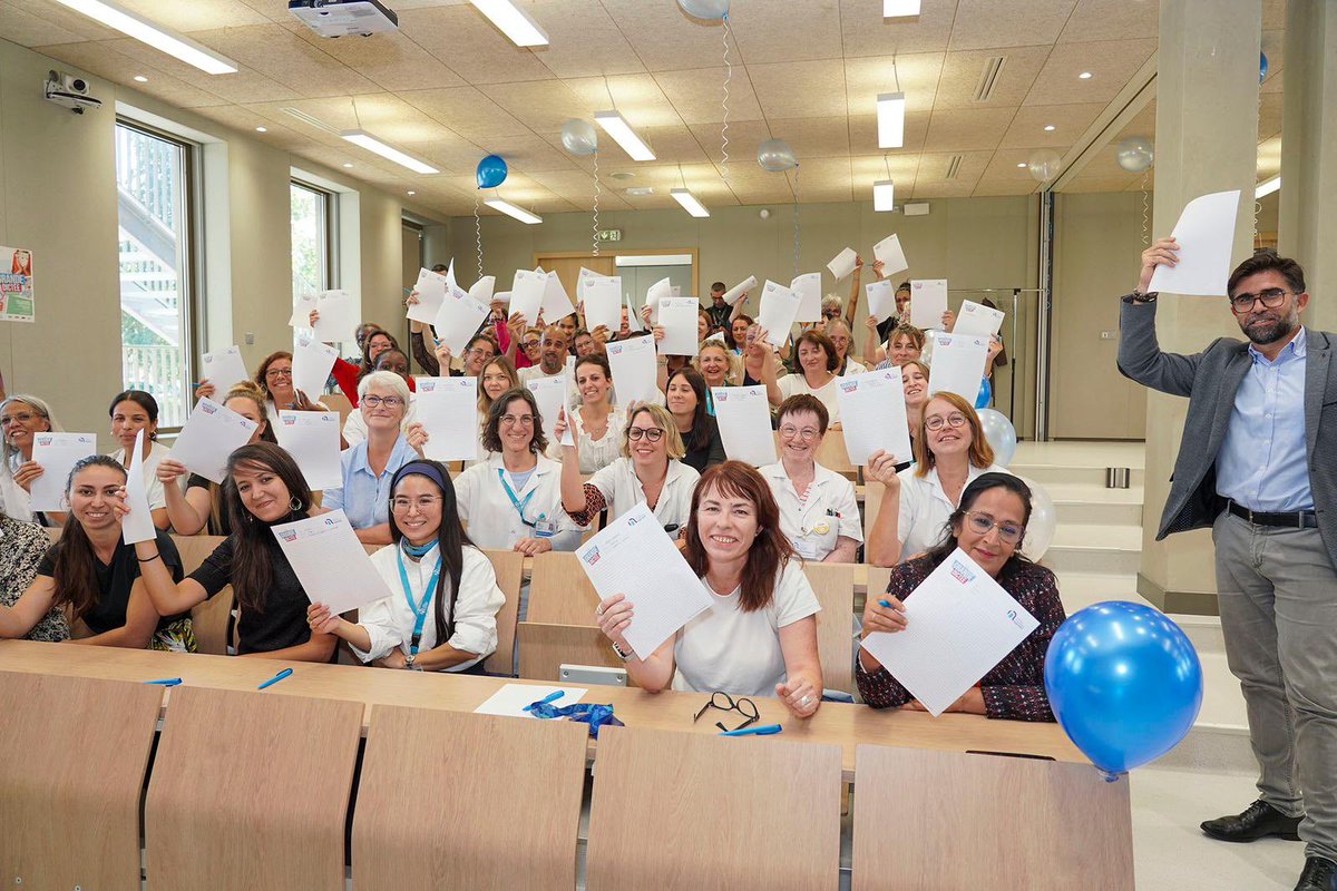 CH_Argenteuil's tweet photo. #Dictee | ✍🏼 En cette rentrée scolaire, retour de la Dictée pour tous spéciale #sante au @CH_Argenteuil.

🙏🏼 Merci à @AbdellahBOUDOUR, fondateur de la #GrandeDictee d’inscrire cette initiative conviviale comme rdv incontournable de la rentrée pour nos agents ! 

@VilleArgenteuil https://t.co/ml6k1E4bia