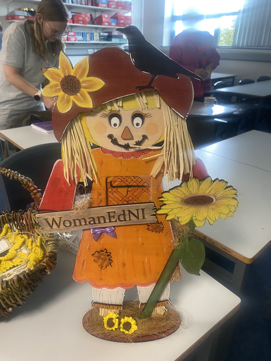 When <a href="/OrlaighSally/">Órlaigh Sally</a> brings wee Sally the scarecrow to join <a href="/WomenEdNI/">WomenEd NI</a> tribe! Thank you so much to her sister who made this💜#Disruptivewomen