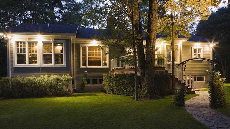 christin_kt's tweet photo. Going on vacation and worried about your home’s safety while you’re away? Here’s an article with some great ideas to help put your mind at ease. #GoodNeighbor

https://t.co/CmUogJi2UE https://t.co/FPHrw9dX47